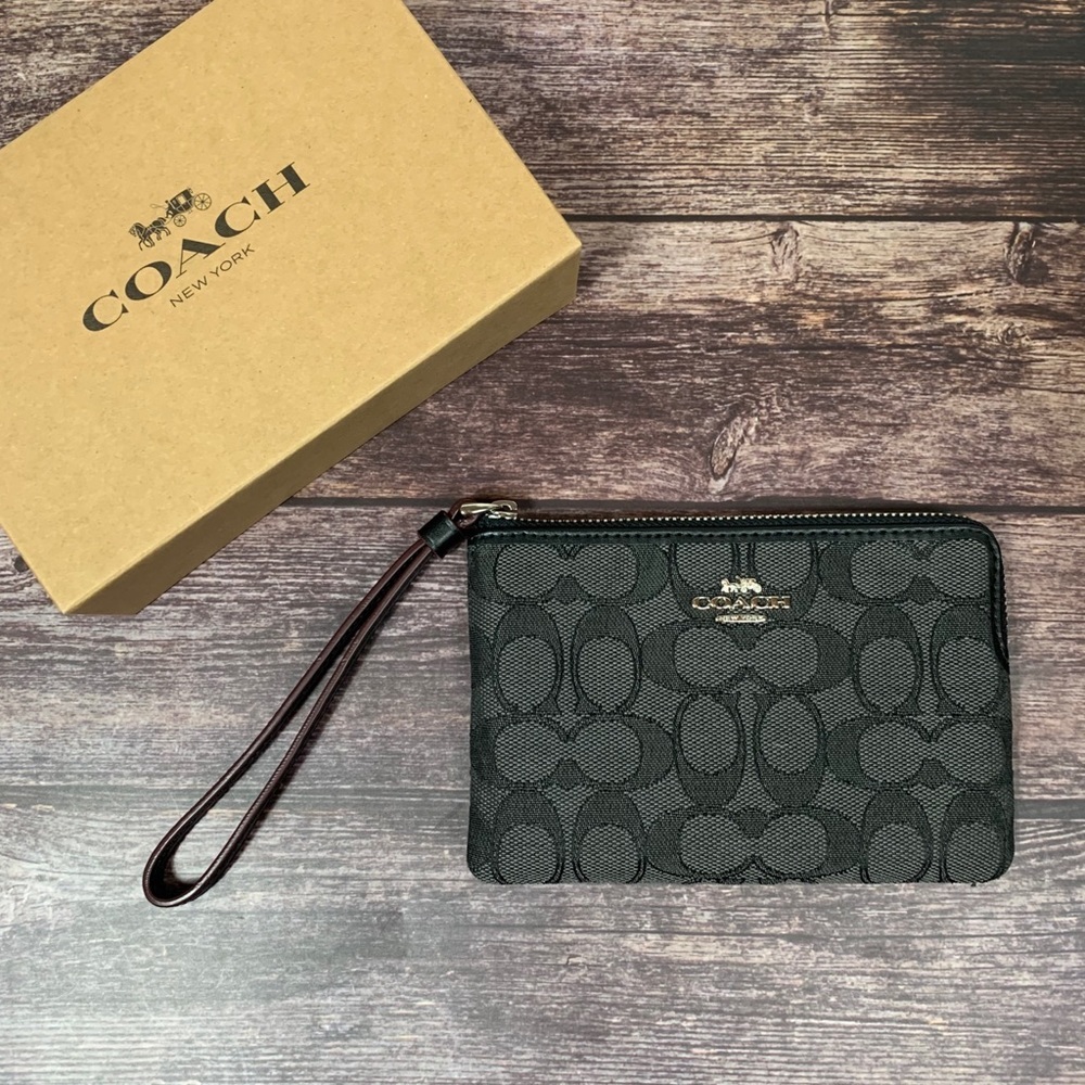 Coach ~ Wristlet in Signature Jacquard